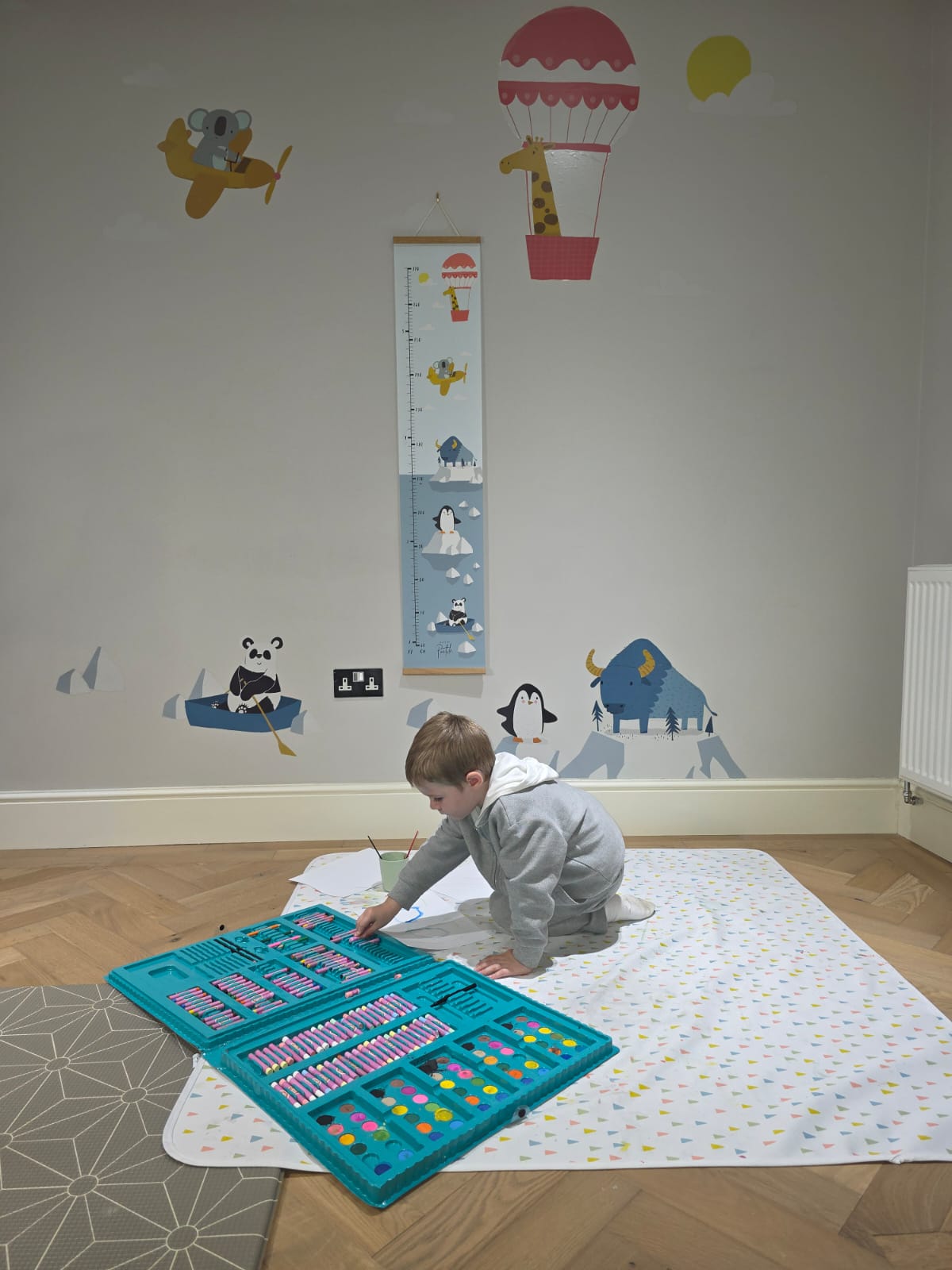 Anti-Slip Baby Splash Mat – Large Waterproof Weaning & Messy Play Floor Protector (Triangles)